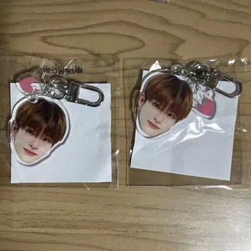 treasure 아사히 얼굴 아크릴 키링 기쁨 2개 세트