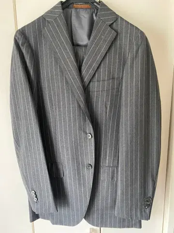 유니버설 랭귀지 그레이 스트라이프 수트