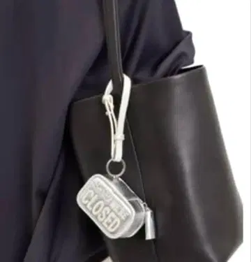 L'Appartement 실버 참 주머니 포함 미사용 새상품