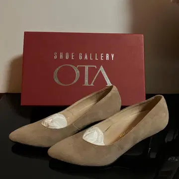 [새상품] 슈 갤러리 오오타 베이지 스웨이드 펌프스 22cm