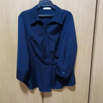 overE 네이비 7부 소매 셔츠