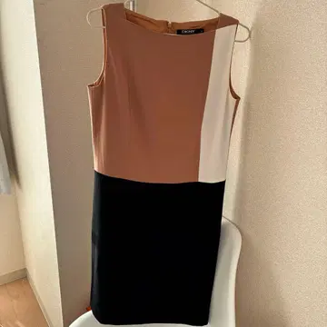 DKNY 슬리브리스 원피스 사이즈 4