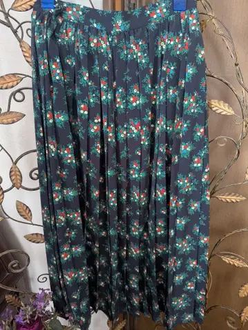 꽃무늬 롱 플리츠 스커트 새상품급