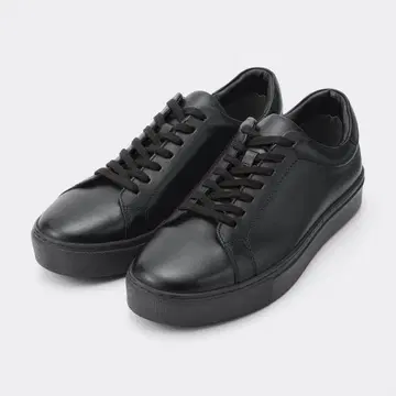 새상품 가죽 스니커즈 25cm