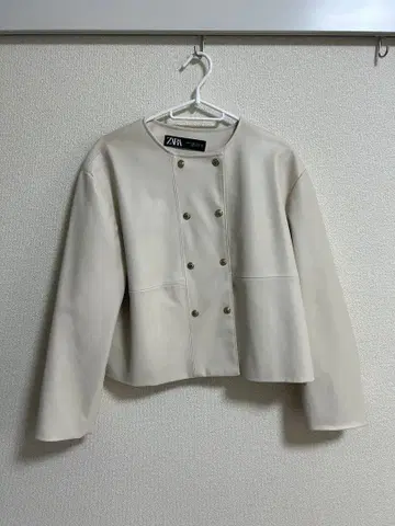 ZARA 아이보리 노카라 자켓