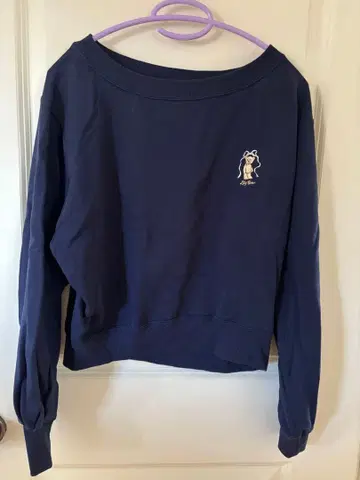 릴리 브라운 오프숄더 트레이닝복 네이비