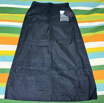 [ VIPS ] 1987년제 자수 플레어 스커트 네이비 계열 미 실루엣