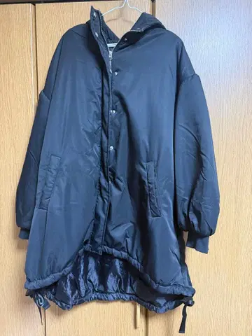 블랙 후드 부착 오버 사이즈 다운 자켓