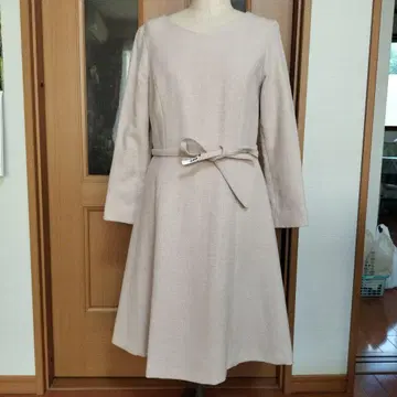 베이지 V넥 원피스 허리 리본 포함