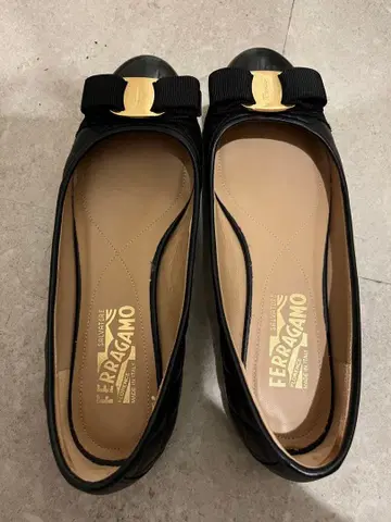 Ferragamo 리본 포함 플랫슈즈 24