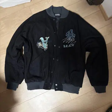 I.C.S.W 자수 장식 블랙 바시티 자켓