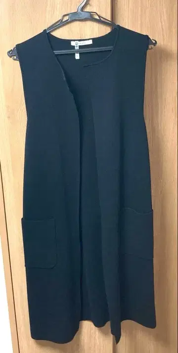 ANAYI 블랙 슬리브리스 베스트