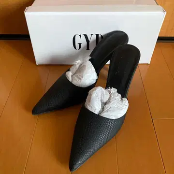 제이다 블랙 가죽풍 뮬