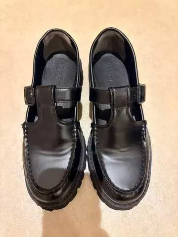 Moussy 블랙 T 바 로퍼