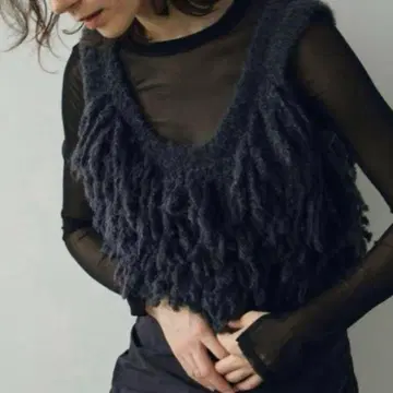 anuke / 프린지 니트 뷔스티에