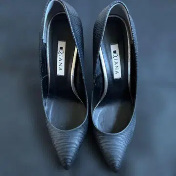 DIANA 블랙 펌프스