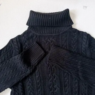 니트탑 터틀넥 굵은 니트 M 사이즈