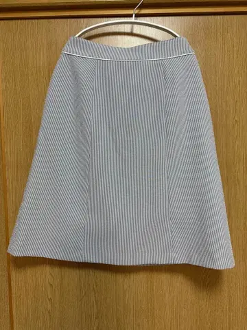 플레어 스커트 화이트 라인