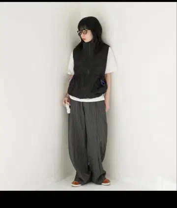 커먼 걸 프로덕츠 가운데 그레이 스트라이프 슬랙스