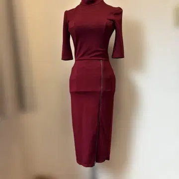 버건디 7부 소매 타이트 핏 미디 드레스