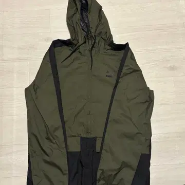 PUMA 후드 부착 윈드브레이커 올리브 그린