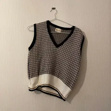 체크 무늬 V넥 니트 베스트