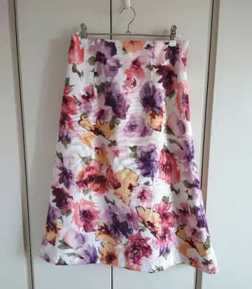 라토타리테 La totalite 수채화 플라워 스커트