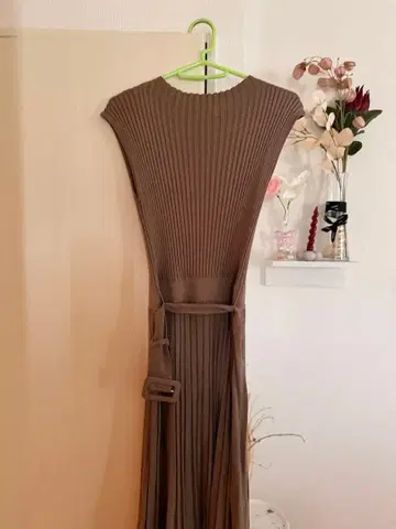 프레이 아이디 슬리브리스 니트 원피스