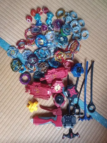 베이블레이드 세트 다수의 부품 포함