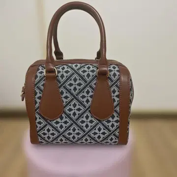 로라 애슐리 미니 보스턴