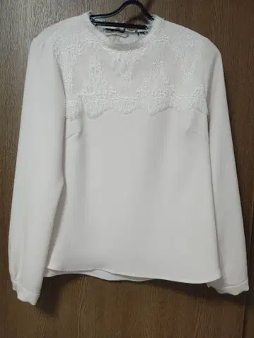 [ 새상품급 ] 라토타리테 아이보리 레이스 긴팔 블라우스