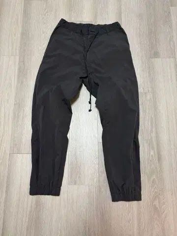 카즈유키 쿠마가이 ATTACHMENT 팬츠