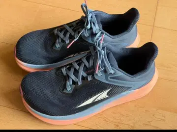 새상품급 레어 사이즈 알트라 린 8 우먼 러닝화