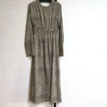 TODAYFUL 베이지 계열 긴팔 원피스