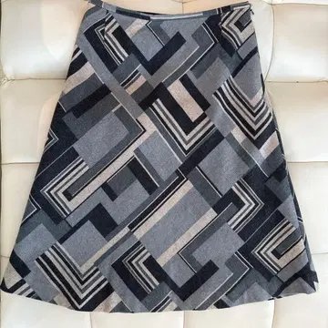 기하학 패턴 그레이 플레어 스커트 무릎 기장