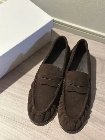 새상품 미사용 LE TALON 가죽 소프트 개더 로퍼