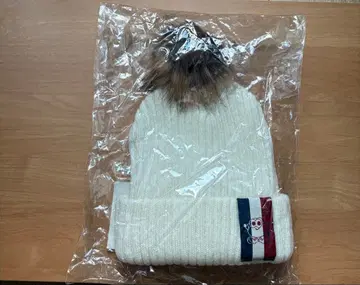 Nissy 화이트 퍼 니트 모자