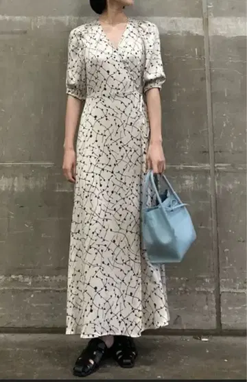 [ FRAY I.D ] 새틴 꽃무늬 원피스