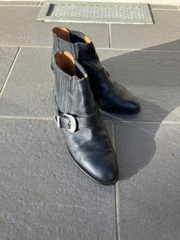 버클 장식 블랙 가죽 사이드 고어 부츠