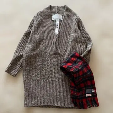 컨디션 최상 티카 깊은 V넥 튜닉 니트 울 100% 정가 3만 5천엔