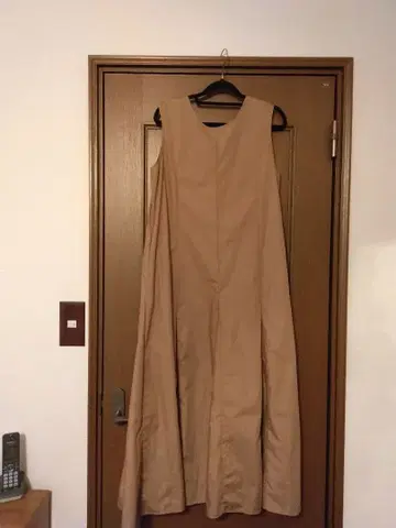 urban hymns 슬리브리스 롱 원피스 베이지