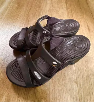 [ 새상품 ] Crocs 사이플러스 W5 브라운