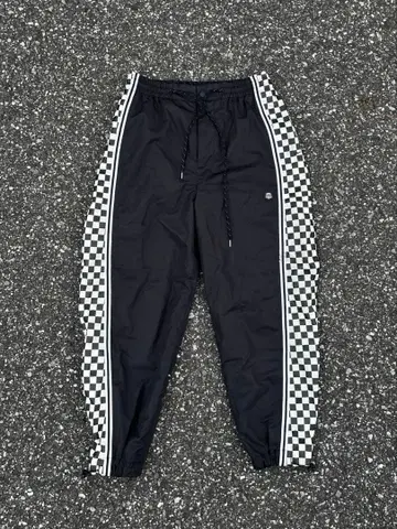 HIGHS AND LOWS x monkey time 트랙 팬츠