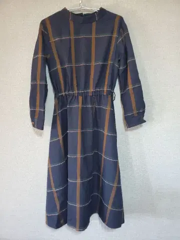 네이비/브라운 체크 무늬 원피스