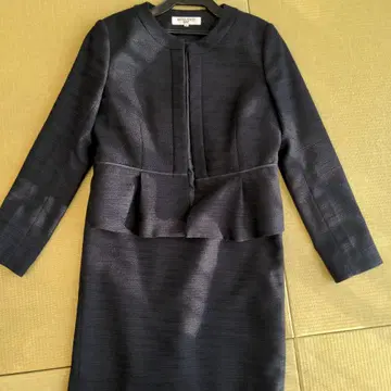 NATURAL BEAUTY BASIC 네이비 페플럼 수트 M