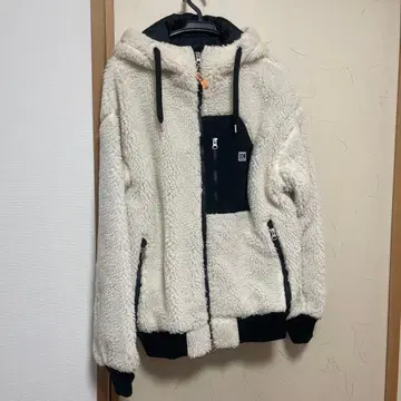 미사용에 가까운 HELLY HANSEN 후디 자켓