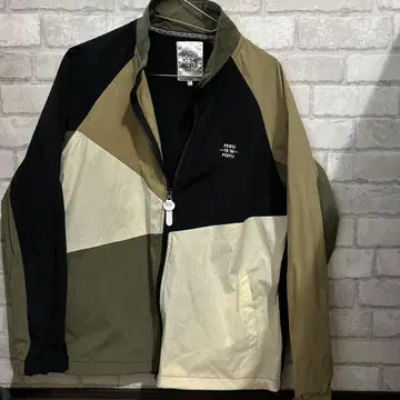 파워 투 더 피플 마운틴 자켓 바이컬러 블랙/베이지/카키