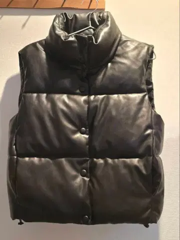 ZARA 블랙 다운 베스트 S