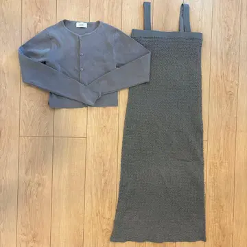 emmi 그레이 셋업 스커트와 가디건