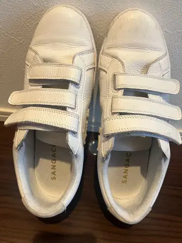 SANGACIO 화이트 벨크로 스니커즈